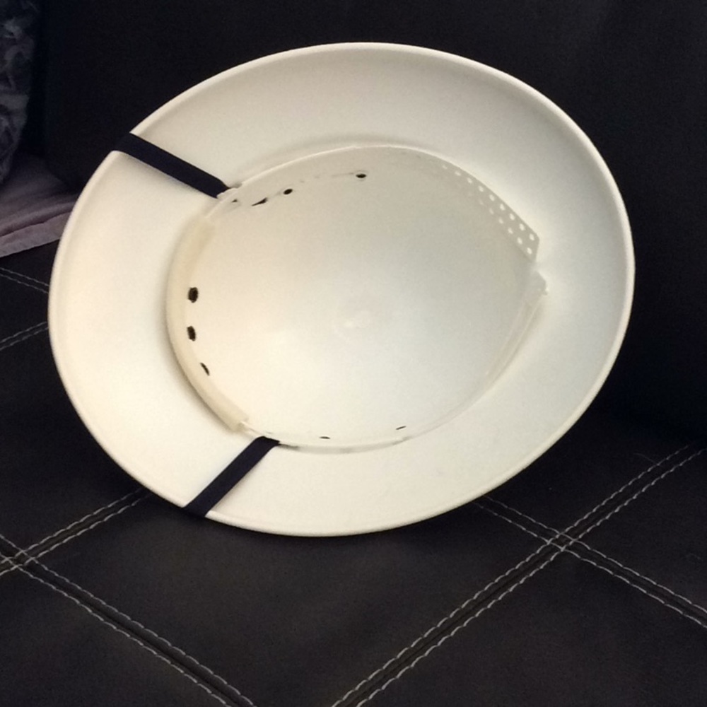 Helmet (plastic) - Picture 2 of 5